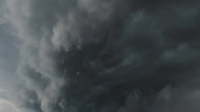 Which Direction Do Tornadoes Travel?