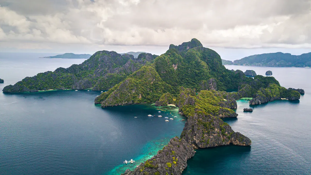 Palawan: Beachside Living