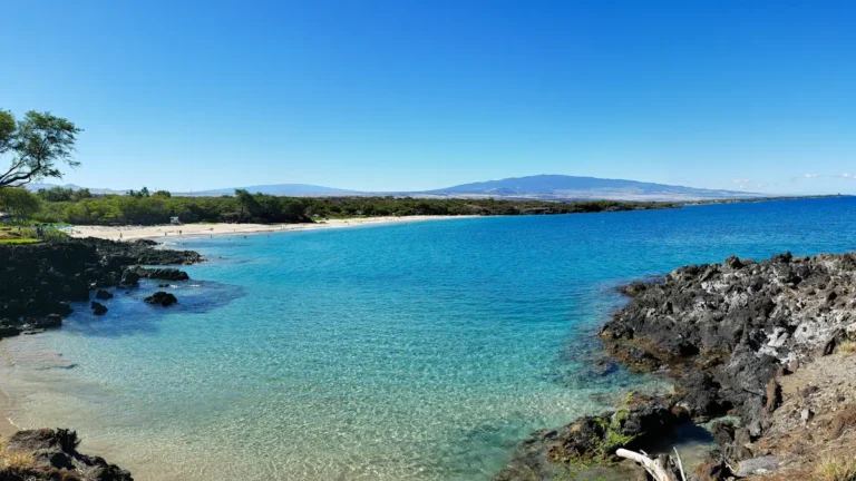 Most Beautiful Clear Water Beaches in the US: Florida, Hawaii, and Stunning Coastal Destinations