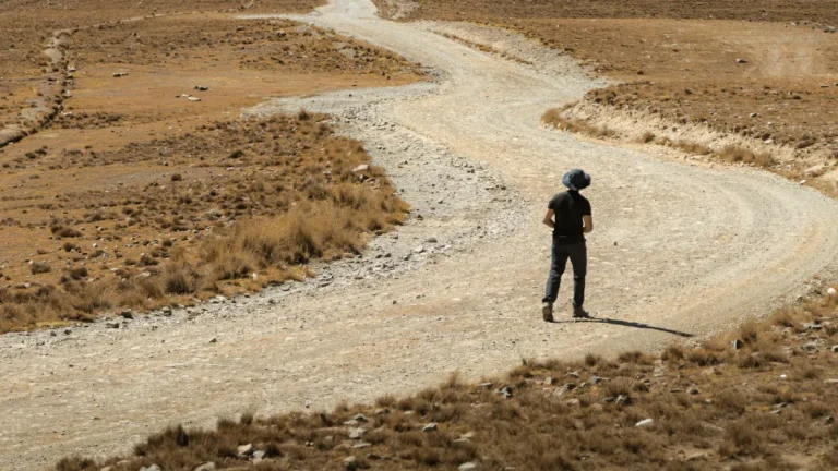 Best Beginner Mountains to Climb in the US: Easy Hikes, Scenic Trails, and Mountain Climbing Tips