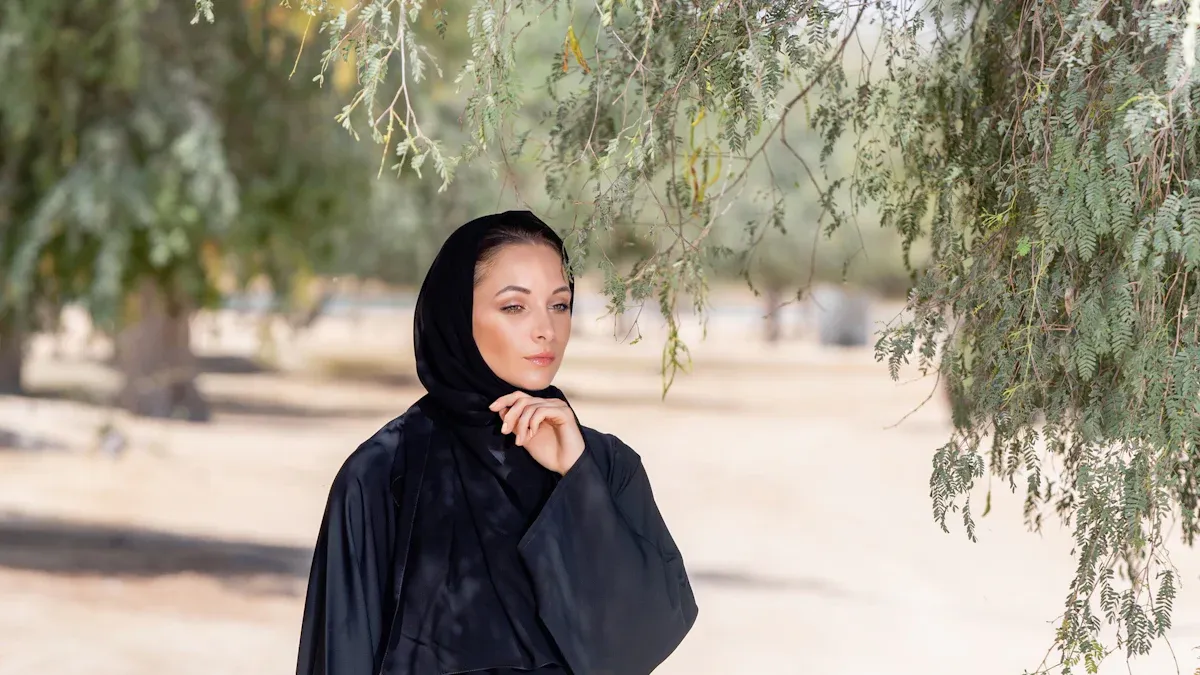 Dubai Dress Code: Cultural Norms & How to Dress