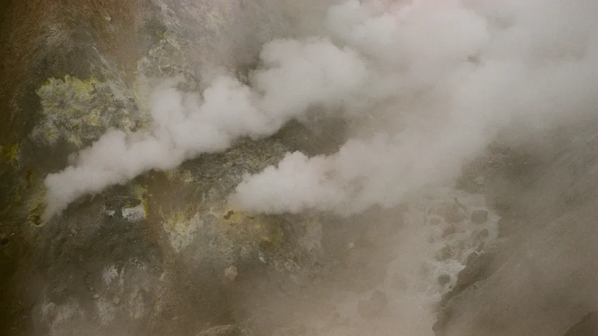 Exploring Vulcano'
style=