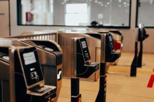 delta lounge first class access